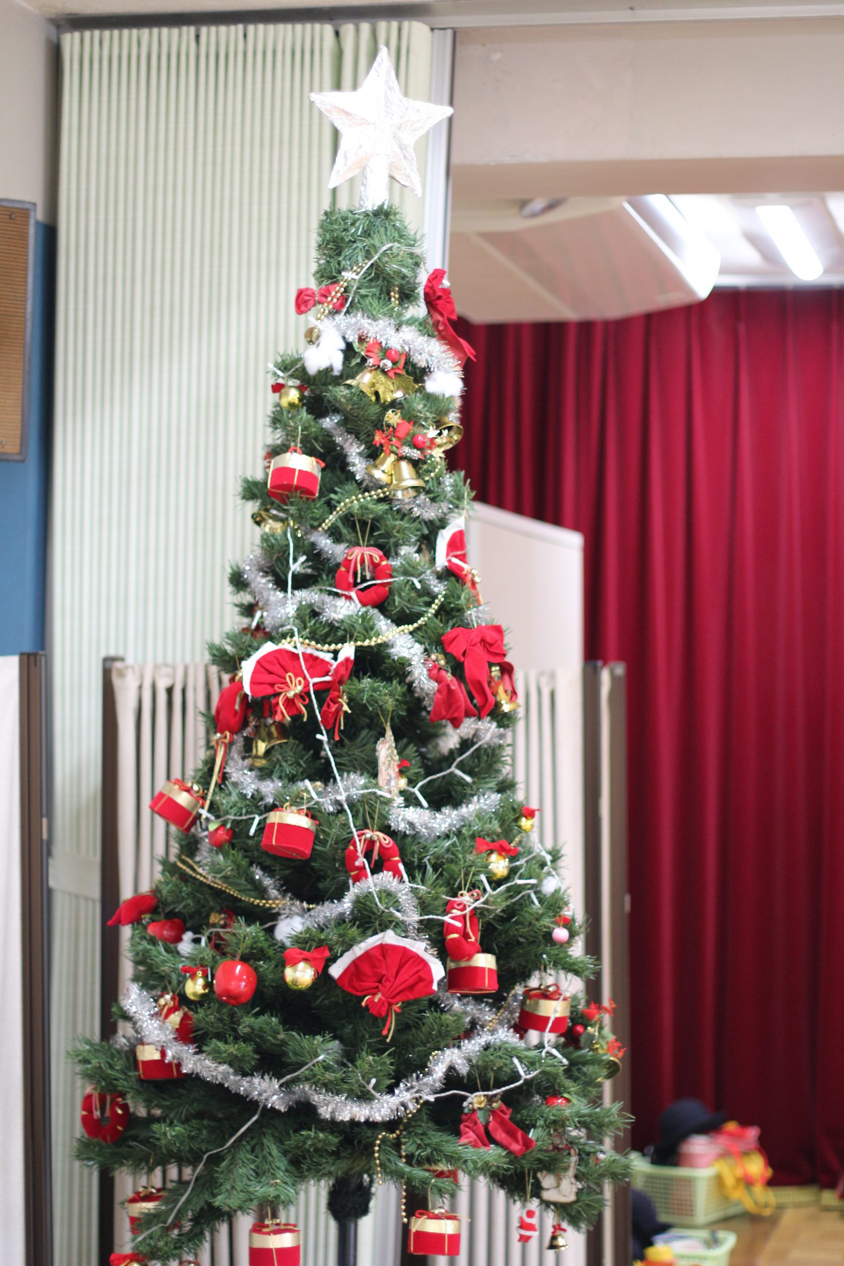 クリスマスツリーを飾りました 希望幼稚園 名古屋市昭和区